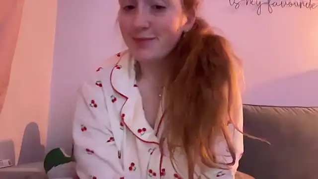 Snapshot of lilsbabyxo chatting on 02/15/26, 08:02 lilsbabyxo online show from 02/15/26, 08:02