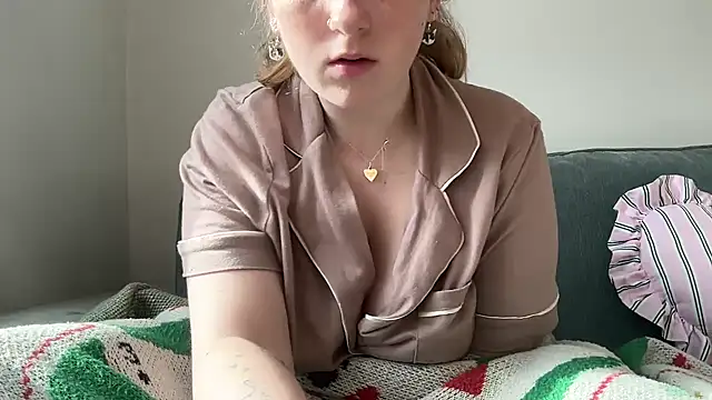 Snapshot of lilsbabyxo chatting on 05/17/26, 07:28 lilsbabyxo online show from 05/17/26, 07:28