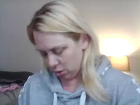 Snapshot of burrkitty chatting on 12/27/24, 03:20 burrkitty online show from 12/27/24, 03:20