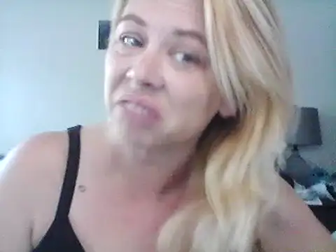 Snapshot of burrkitty chatting on 12/30/24, 12:32 burrkitty online show from 12/30/24, 12:32