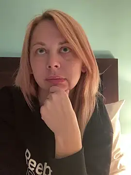 Snapshot of burrkitty chatting on 02/07/25, 01:11 burrkitty online show from 02/07/25, 01:11