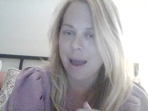 Snapshot of burrkitty chatting on 11/18/25, 06:07 burrkitty online show from 11/18/25, 06:07