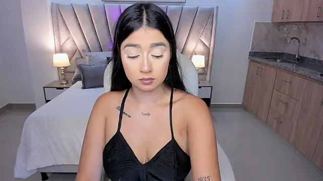 amelie jhons online show from 10/18/25, 08:42