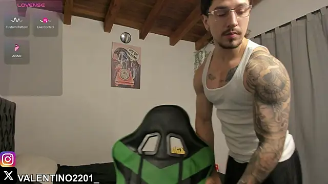 Snapshot of Valentino_Xander chatting on 10/06/25, 04:54 Valentino Xander online show from 10/06/25, 04:54