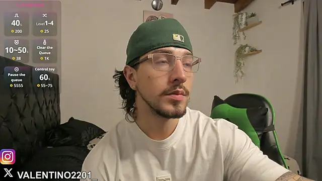 Snapshot of Valentino_Xander chatting on 10/13/25, 01:05 Valentino Xander online show from 10/13/25, 01:05