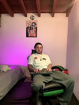 Valentino Xander online show from 12/16/25, 01:21