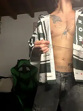 Snapshot of Valentino_Xander chatting on 01/14/26, 03:34 Valentino Xander online show from 01/14/26, 03:34