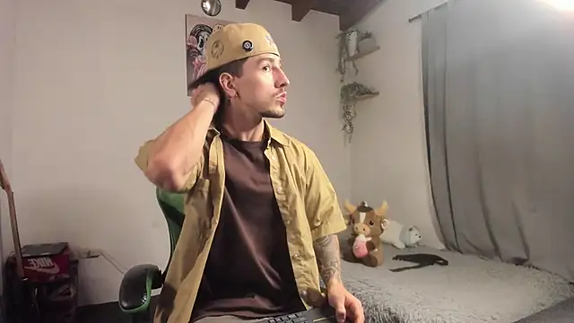 Snapshot of Valentino_Xander chatting on 02/08/26, 04:27 Valentino Xander online show from 02/08/26, 04:27