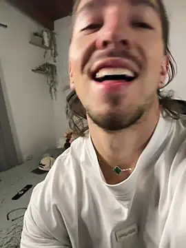 Snapshot of Valentino_Xander chatting on 02/13/26, 04:41 Valentino Xander online show from 02/13/26, 04:41