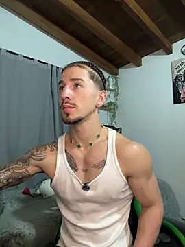 Snapshot of Valentino_Xander chatting on 02/20/26, 03:47 Valentino Xander online show from 02/20/26, 03:47