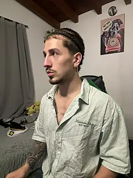 Snapshot of Valentino_Xander chatting on 02/25/26, 05:06 Valentino Xander online show from 02/25/26, 05:06