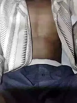 Snapshot of PineappleSkeyes chatting on 01/04/25, 11:48 PineappleSkeyes online show from 01/04/25, 11:48