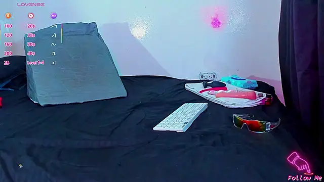 Snapshot of Piggy_Eddy chatting on 01/12/26, 02:17 Piggy Eddy online show from 01/12/26, 02:17