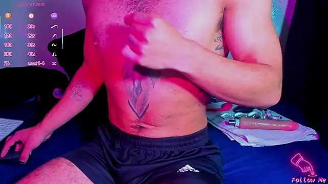 Snapshot of Piggy_Eddy chatting on 02/08/26, 02:59 Piggy Eddy online show from 02/08/26, 02:59