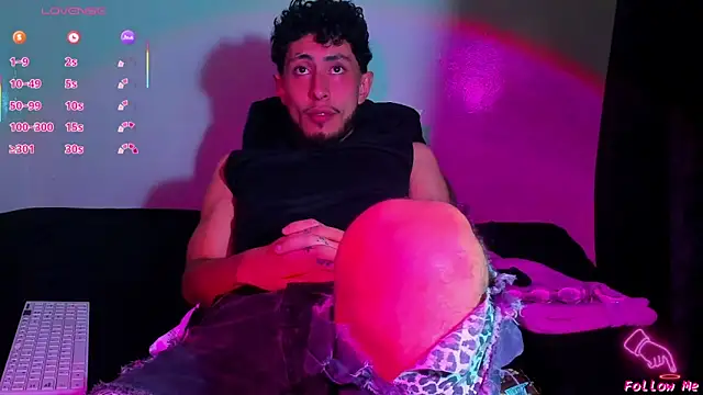 Snapshot of Piggy_Eddy chatting on 02/24/26, 04:32 Piggy Eddy online show from 02/24/26, 04:32