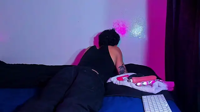 Snapshot of Piggy_Eddy chatting on 02/26/26, 02:21 Piggy Eddy online show from 02/26/26, 02:21