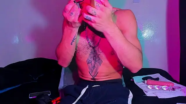 Snapshot of Piggy_Eddy chatting on 03/04/26, 03:01 Piggy Eddy online show from 03/04/26, 03:01