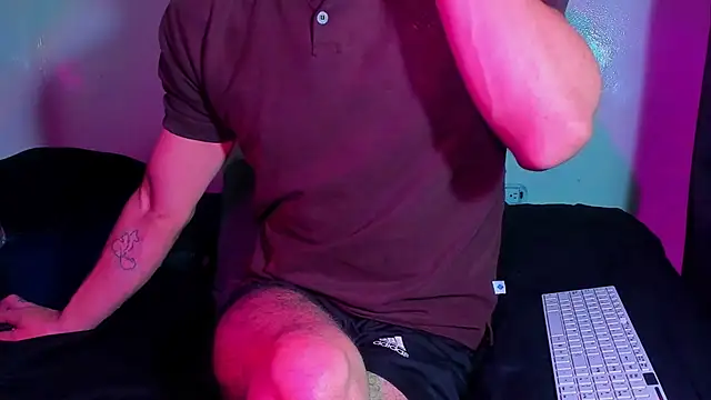 Snapshot of Piggy_Eddy chatting on 03/08/26, 12:52 Piggy Eddy online show from 03/08/26, 12:52