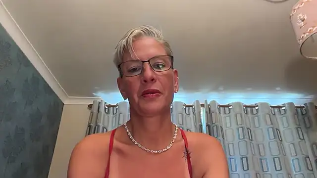 Snapshot of JennyHazel1 chatting on 09/12/25, 01:00 JennyHazel1 online show from 09/12/25, 01:00