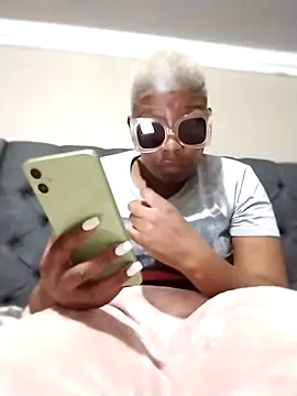 Snapshot of bigbootyboohle chatting on 09/16/25, 04:41 bigbootyboohle online show from 09/16/25, 04:41