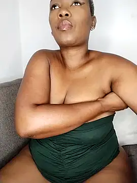 Snapshot of bigbootyboohle chatting on 10/17/25, 07:11 bigbootyboohle online show from 10/17/25, 07:11