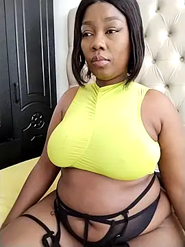 Snapshot of bigbootyboohle chatting on 10/25/25, 08:00 bigbootyboohle online show from 10/25/25, 08:00