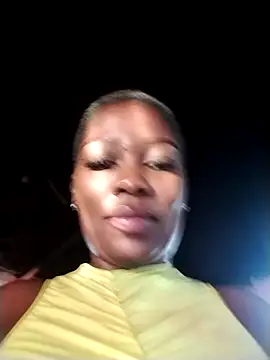 Snapshot of bigbootyboohle chatting on 11/14/25, 04:17 bigbootyboohle online show from 11/14/25, 04:17