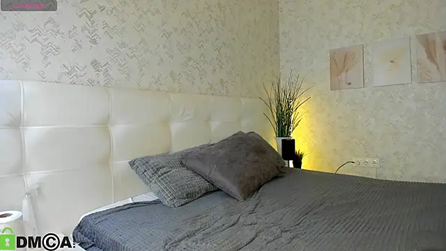 Nicole Charm online show from 09/25/25, 09:18