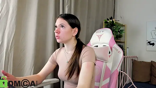 Nicole Charm online show from 10/30/25, 09:04