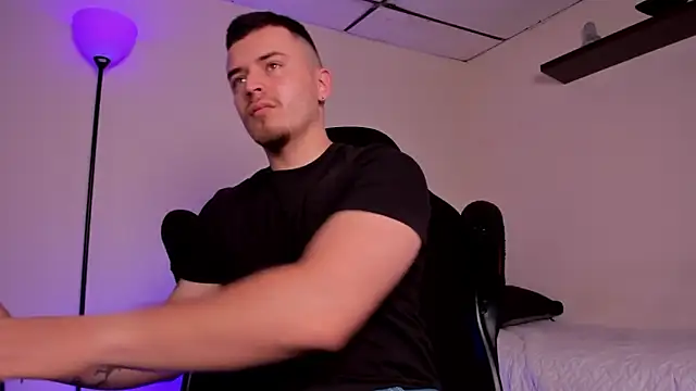 james connor2 online show from 11/15/25, 07:10