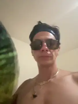 Snapshot of latino1986 chatting on 02/01/25, 06:29 latino1986 online show from 02/01/25, 06:29