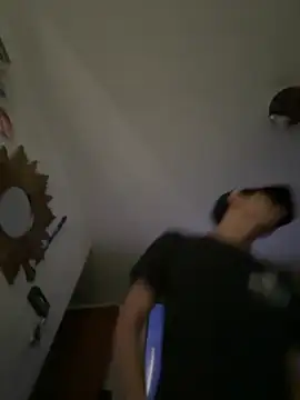 Snapshot of latino1986 chatting on 02/22/25, 01:22 latino1986 online show from 02/22/25, 01:22