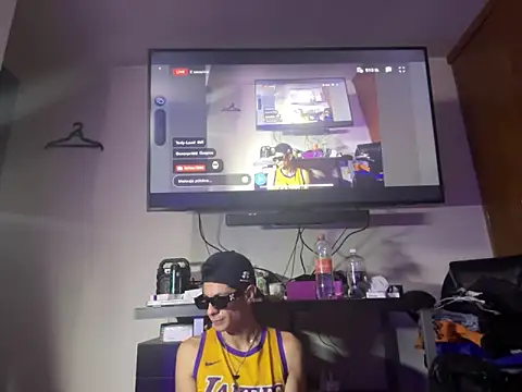 Snapshot of latino1986 chatting on 03/01/25, 03:32 latino1986 online show from 03/01/25, 03:32