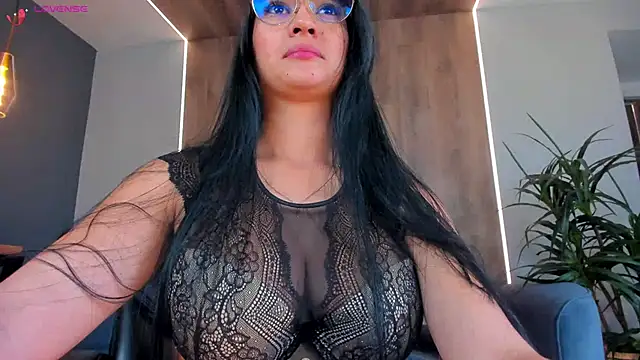 Snapshot of NatyFerrer_ chatting on 12/27/24, 04:54 NatyFerrer online show from 12/27/24, 04:54