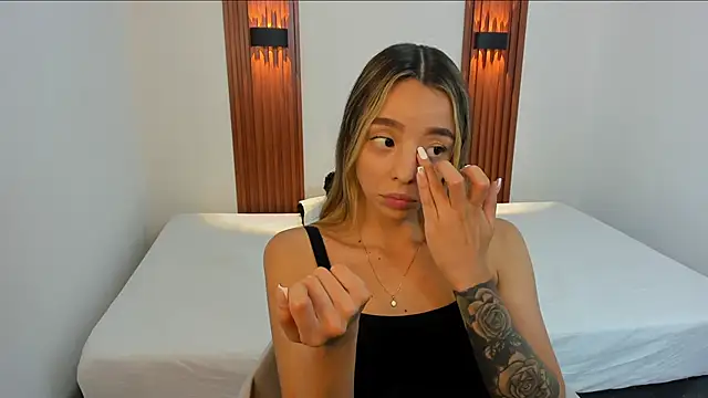 AliceRoss0 online show from 12/04/25, 08:39