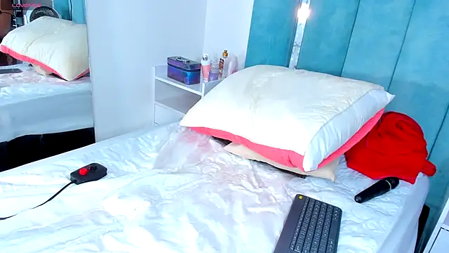 CintiaVega online show from 02/25/25, 03:05