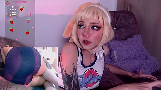 Snapshot of Alicedangerrr chatting on 03/07/25, 04:02 Alicedangerrr online show from 03/07/25, 04:02