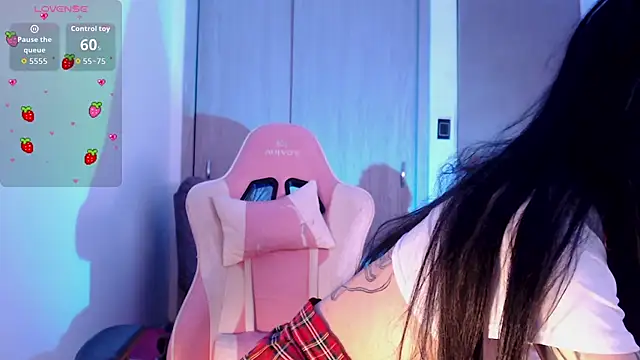 Snapshot of Alicedangerrr chatting on 10/08/25, 09:34 Alicedangerrr online show from 10/08/25, 09:34