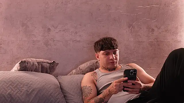 Snapshot of Nicky_and_Blake chatting on 11/12/25, 08:08 Nicky and Blake online show from 11/12/25, 08:08