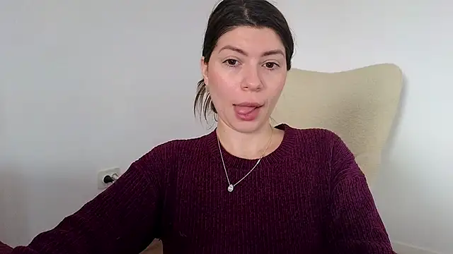 Snapshot of Jullyenn3 chatting on 02/05/25, 01:11 Jullyenn3 online show from 02/05/25, 01:11