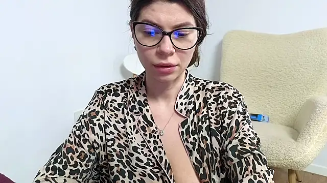 Snapshot of Jullyenn3 chatting on 02/19/25, 05:49 Jullyenn3 online show from 02/19/25, 05:49