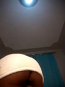 Snapshot of Pretty_tiffany chatting on 03/03/26, 03:29 Pretty tiffany online show from 03/03/26, 03:29