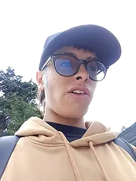 Snapshot of Cuervo_maniaco chatting on 12/17/24, 06:31 Cuervo maniaco online show from 12/17/24, 06:31