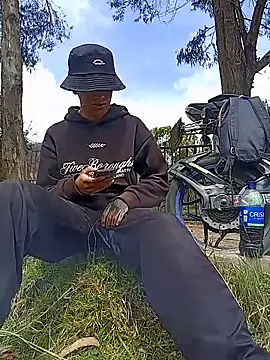 Snapshot of Cuervo_maniaco chatting on 12/18/25, 04:35 Cuervo maniaco online show from 12/18/25, 04:35