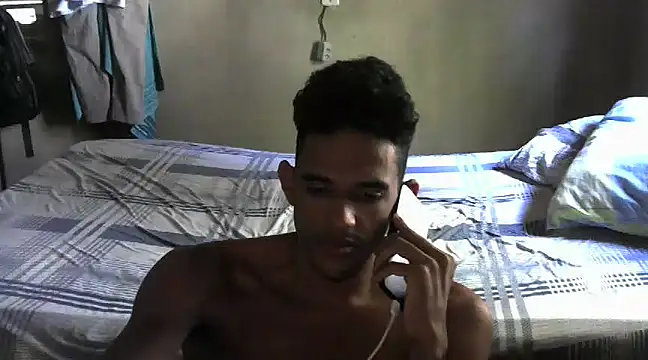 Snapshot of RenziTatte chatting on 02/27/25, 07:58 RenziTatte online show from 02/27/25, 07:58