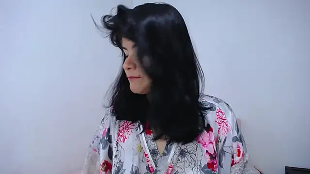 Snapshot of luccy21_ chatting on 01/13/26, 09:47 luccy21 online show from 01/13/26, 09:47