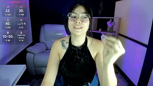 Snapshot of TifanyWhite_ chatting on 12/03/24, 10:29 TifanyWhite online show from 12/03/24, 10:29