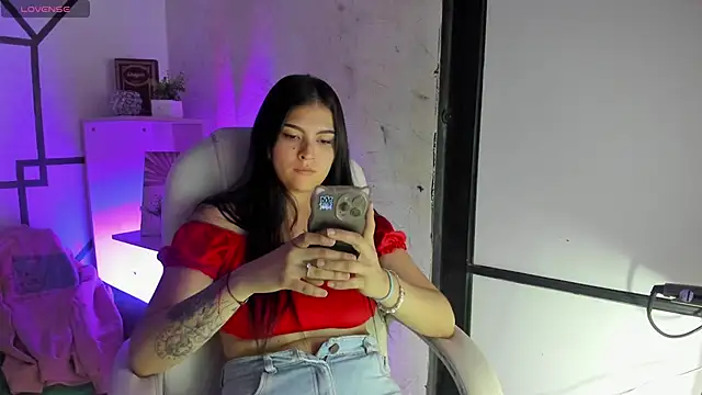 Snapshot of TifanyWhite_ chatting on 01/25/25, 08:21 TifanyWhite online show from 01/25/25, 08:21