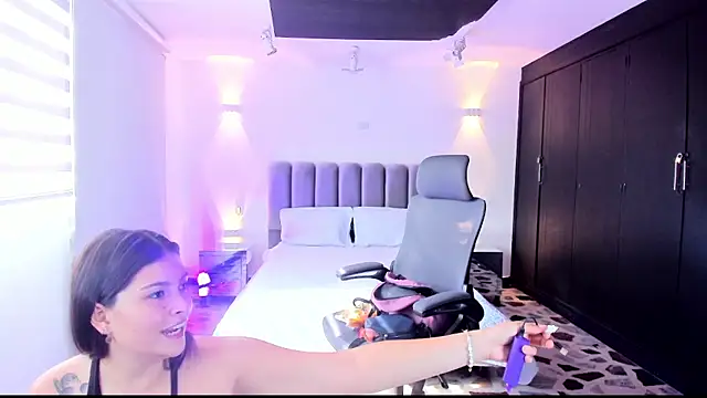 Snapshot of TifanyWhite_ chatting on 01/30/25, 08:10 TifanyWhite online show from 01/30/25, 08:10