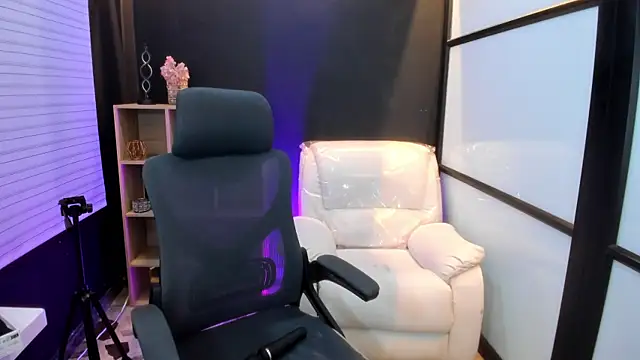 Snapshot of TifanyWhite_ chatting on 03/13/25, 11:49 TifanyWhite online show from 03/13/25, 11:49